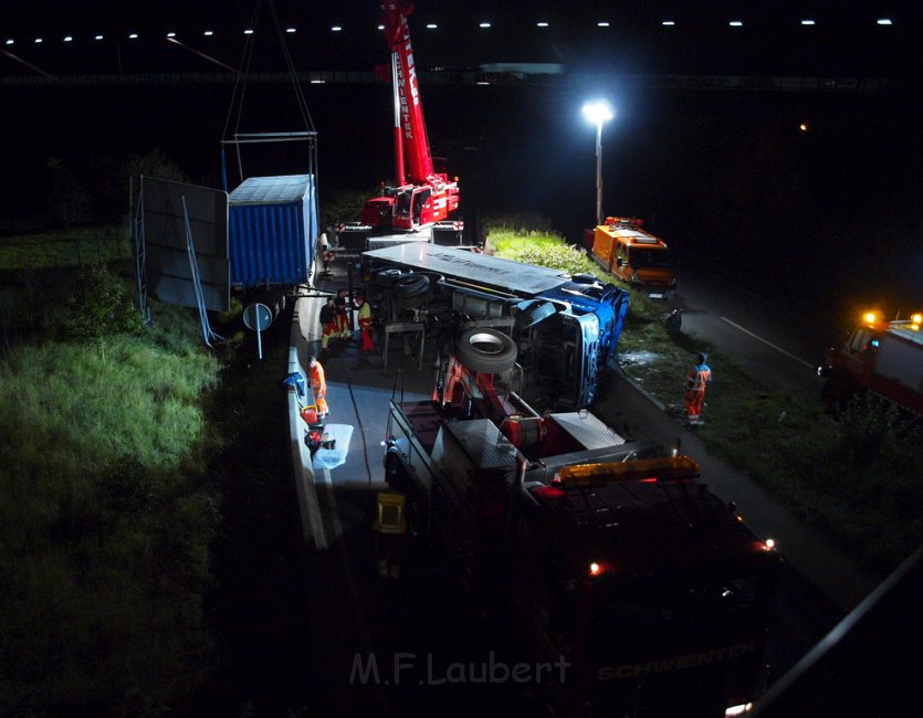 Einsatz BF Koeln PEINGEKLEMMT in Leverkusen P197.JPG